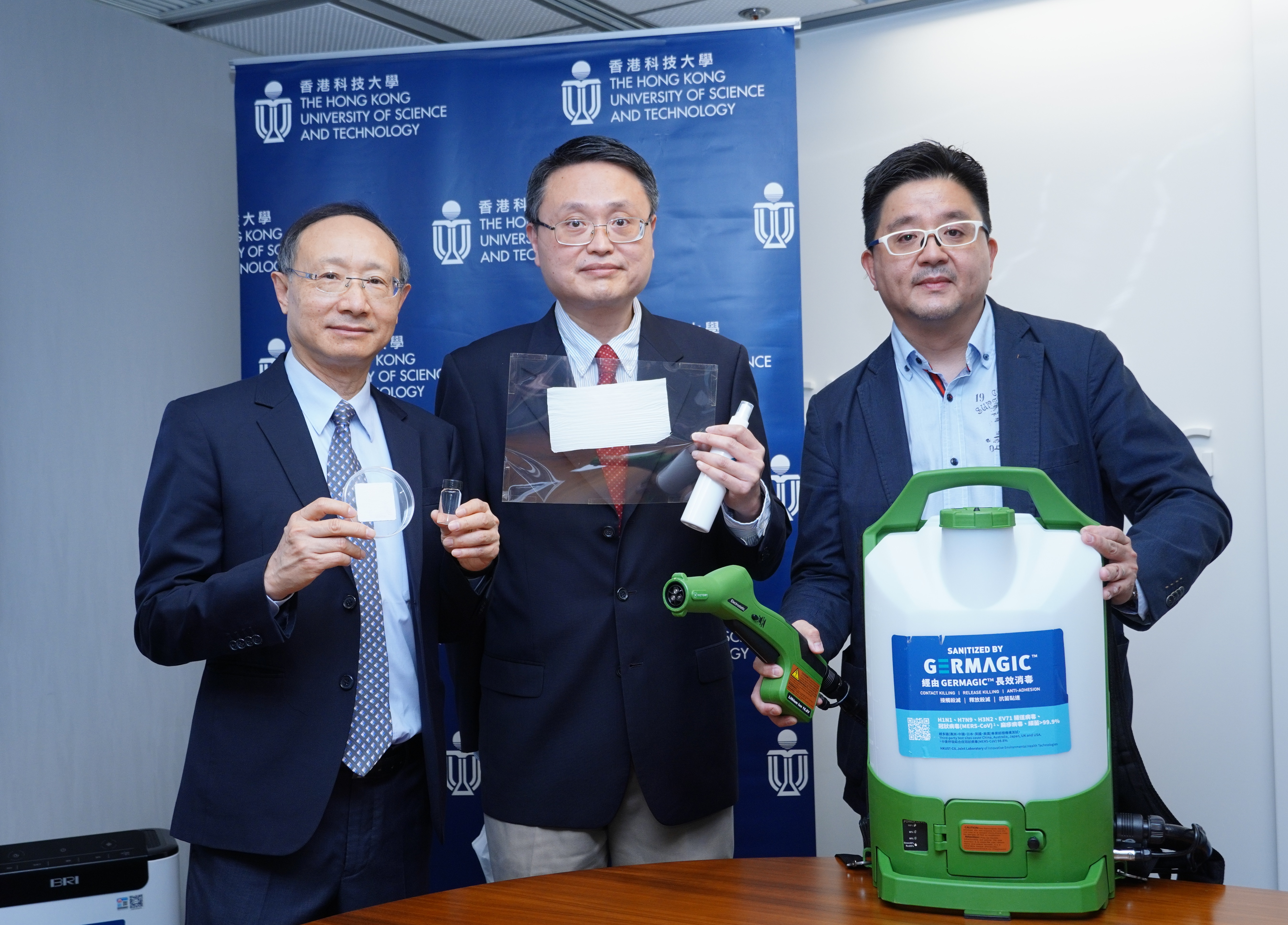 科大化学及生物工程学系杨经伦教授、环境及可持续发展学部关继祖教授、以及科大商业合作伙伴捷和实业首席市场总监洪思聪先生介绍新涂层MAP-1于不同范畴的应用机会。