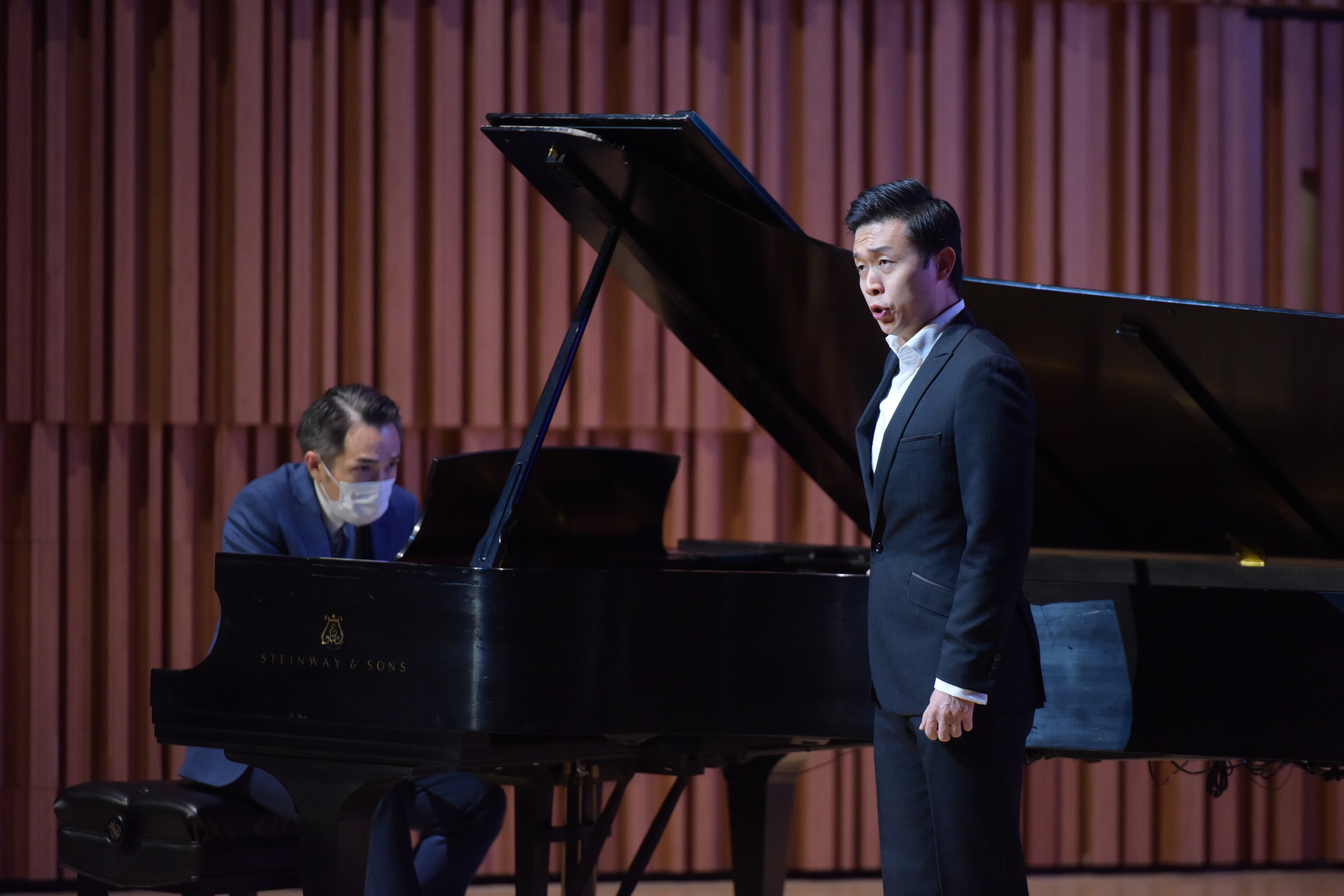 歌剧及钢琴表演: 《向音乐致敬》。钢琴表演者另外亦有演奏钢琴协奏曲《黄河》选段