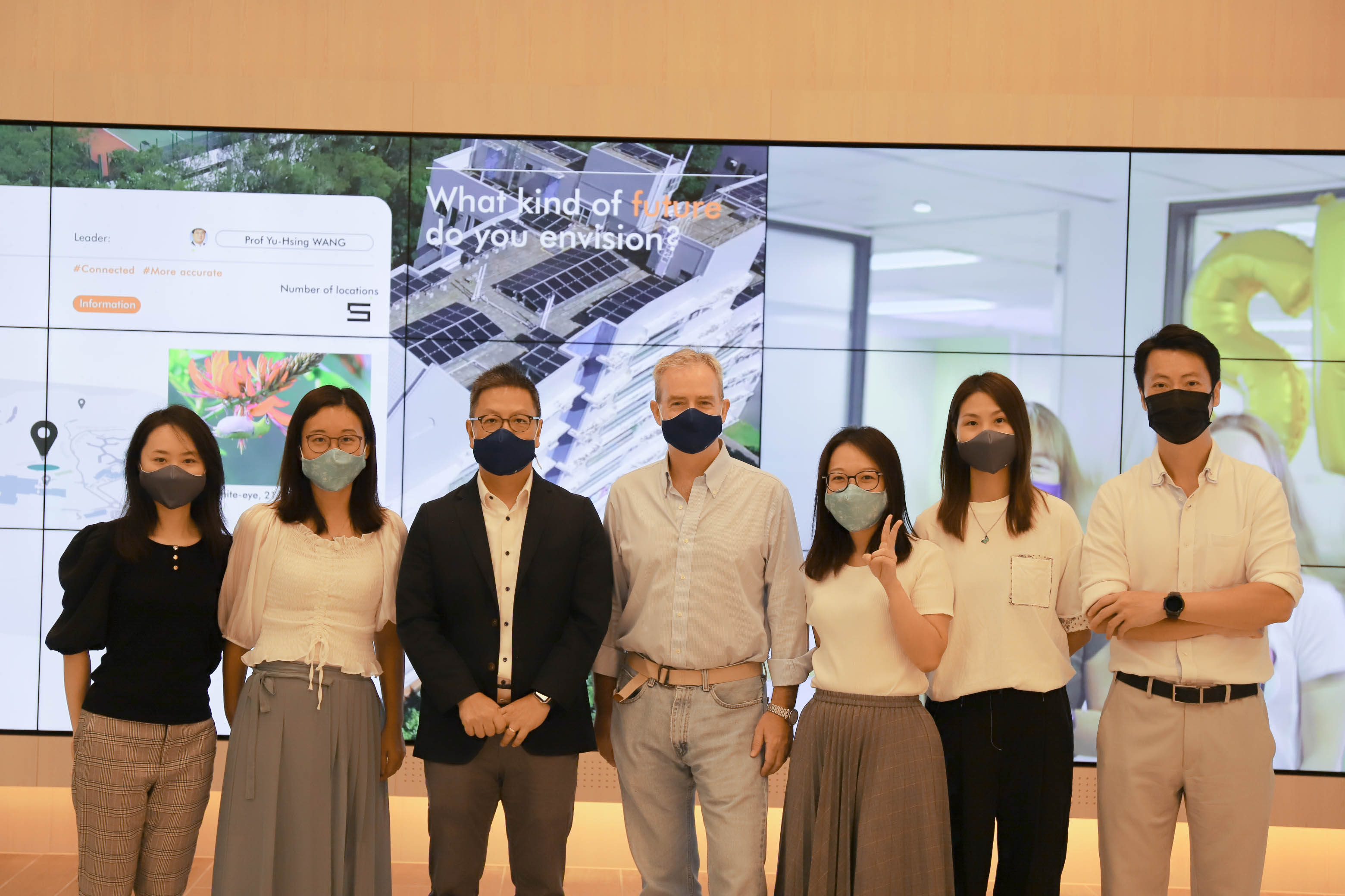 可持续发展及零碳办公室处长博浩德先生(左四)、科大极智慧城市研究院主任罗康锦教授(左三)及其团队