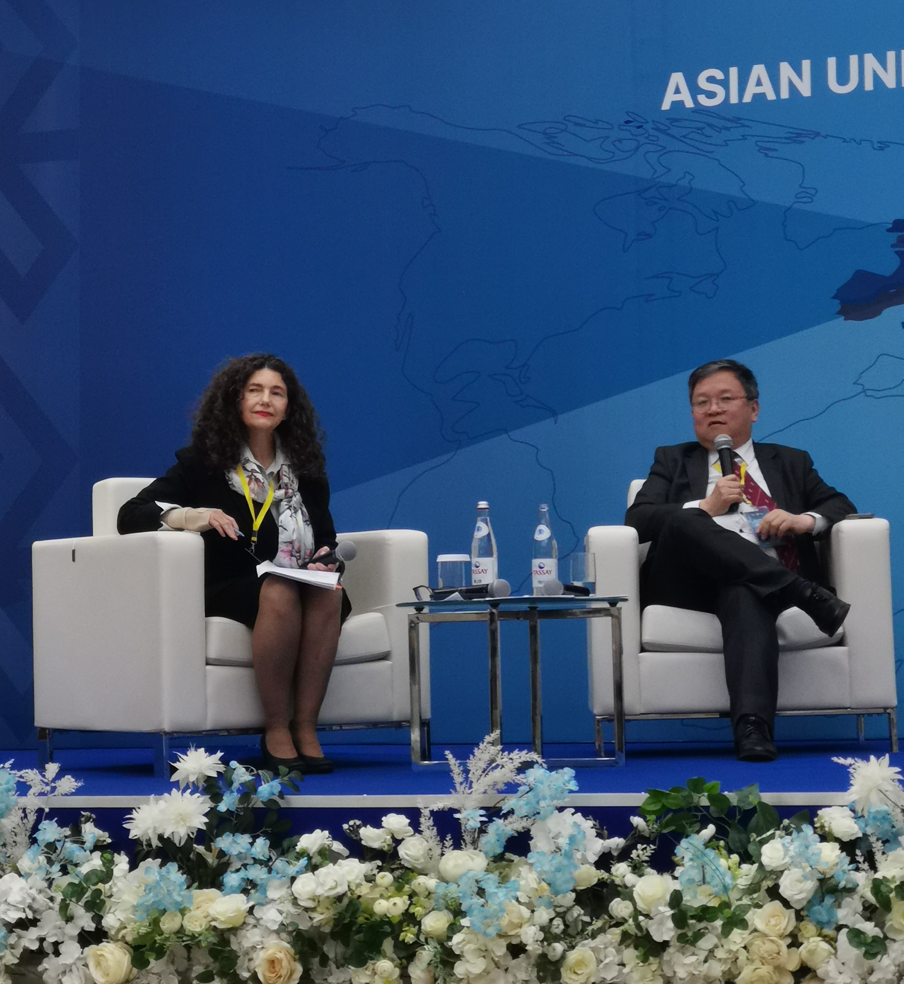 HKUST Provost Prof. Yike GUO (right) shares insights at the Asian Universities Alliance Summit 2023.