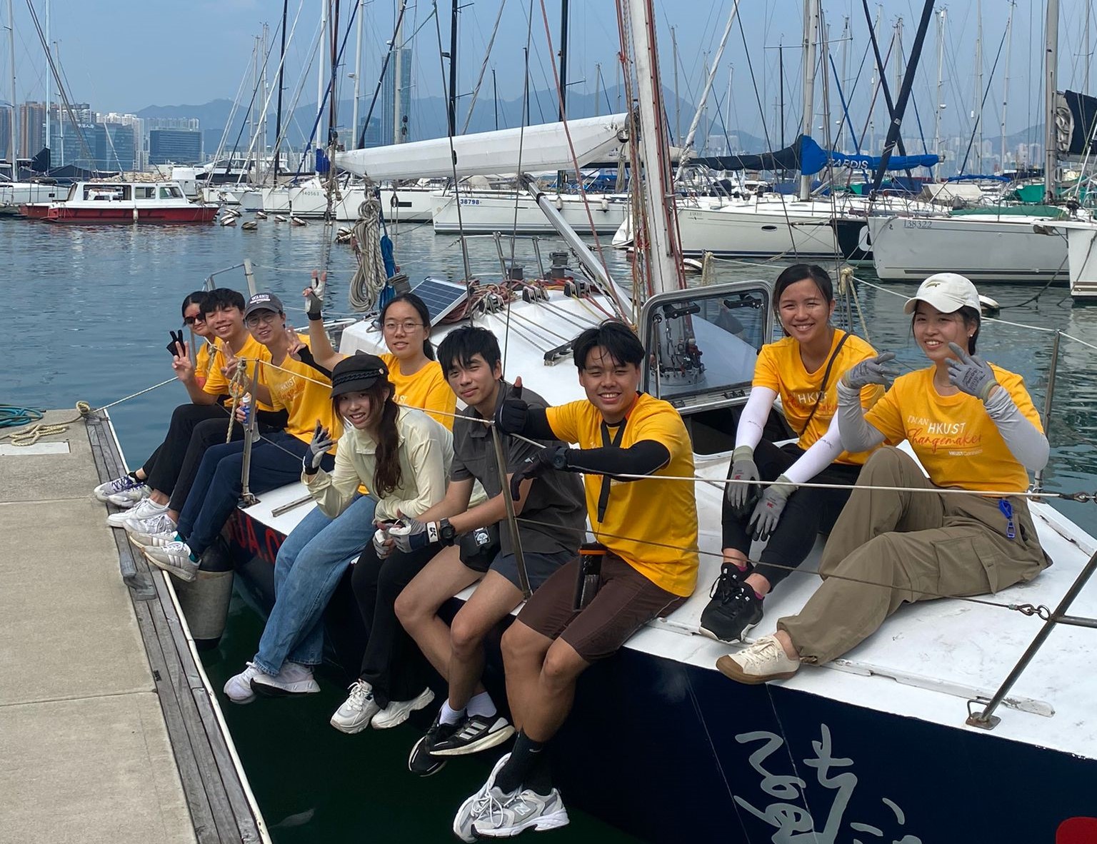由HKUST Connect及香港帆船创业协会合办的「科大青年启航闪耀计划」让学生有难得的机会登上帆船体验航海工作，同时学习筹划社会服务活动。
