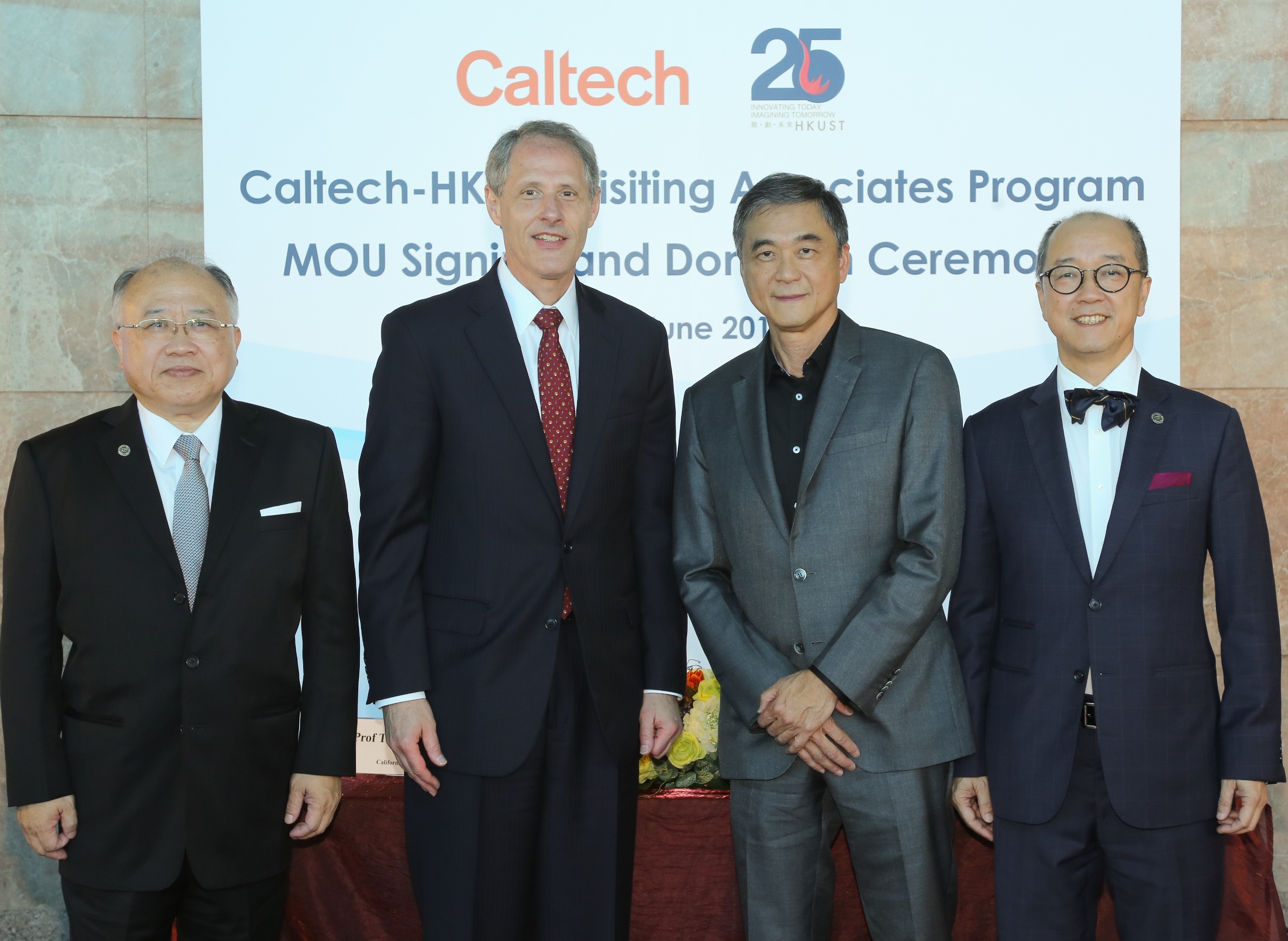  (左起) 香港科技大學校董會主席廖長城先生、Thomas F Rosenbaum教授、柯萬柯先生及陳繁昌教授。