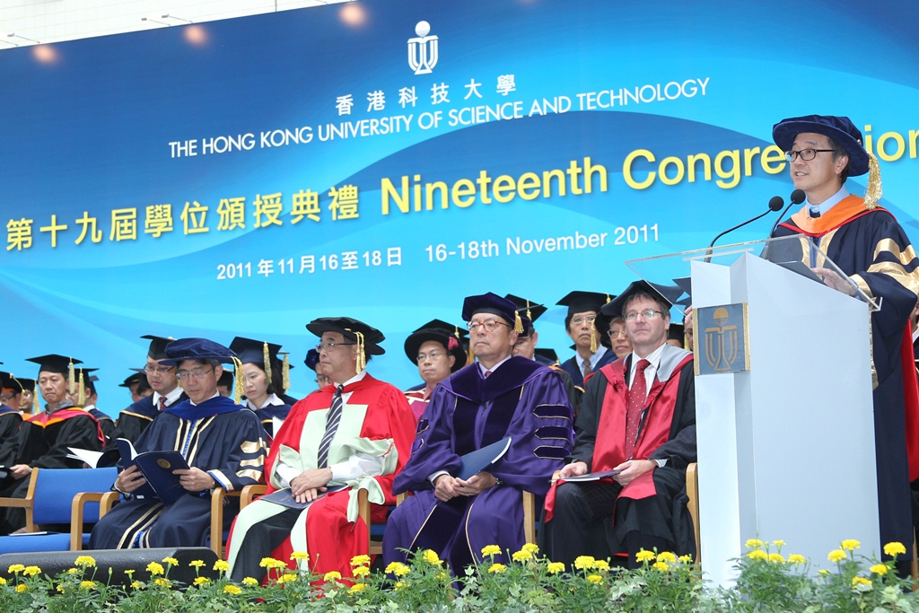  President Tony F Chan congratulates the graduates.