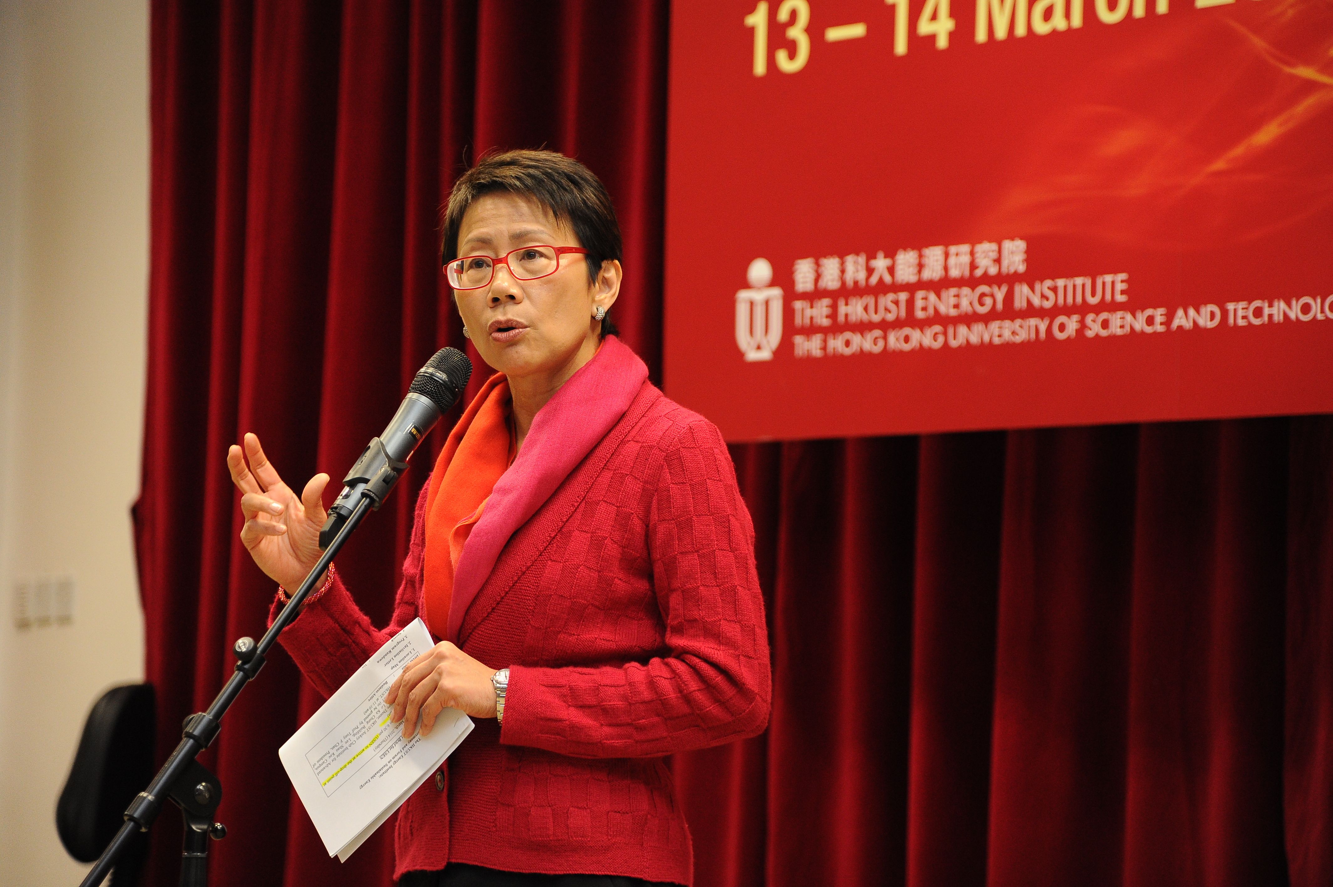  Under Secretary for Environment of HKSAR Dr Christine Loh delivers the keynote speech at the Energy Institute’s first forum on sustainable energy.