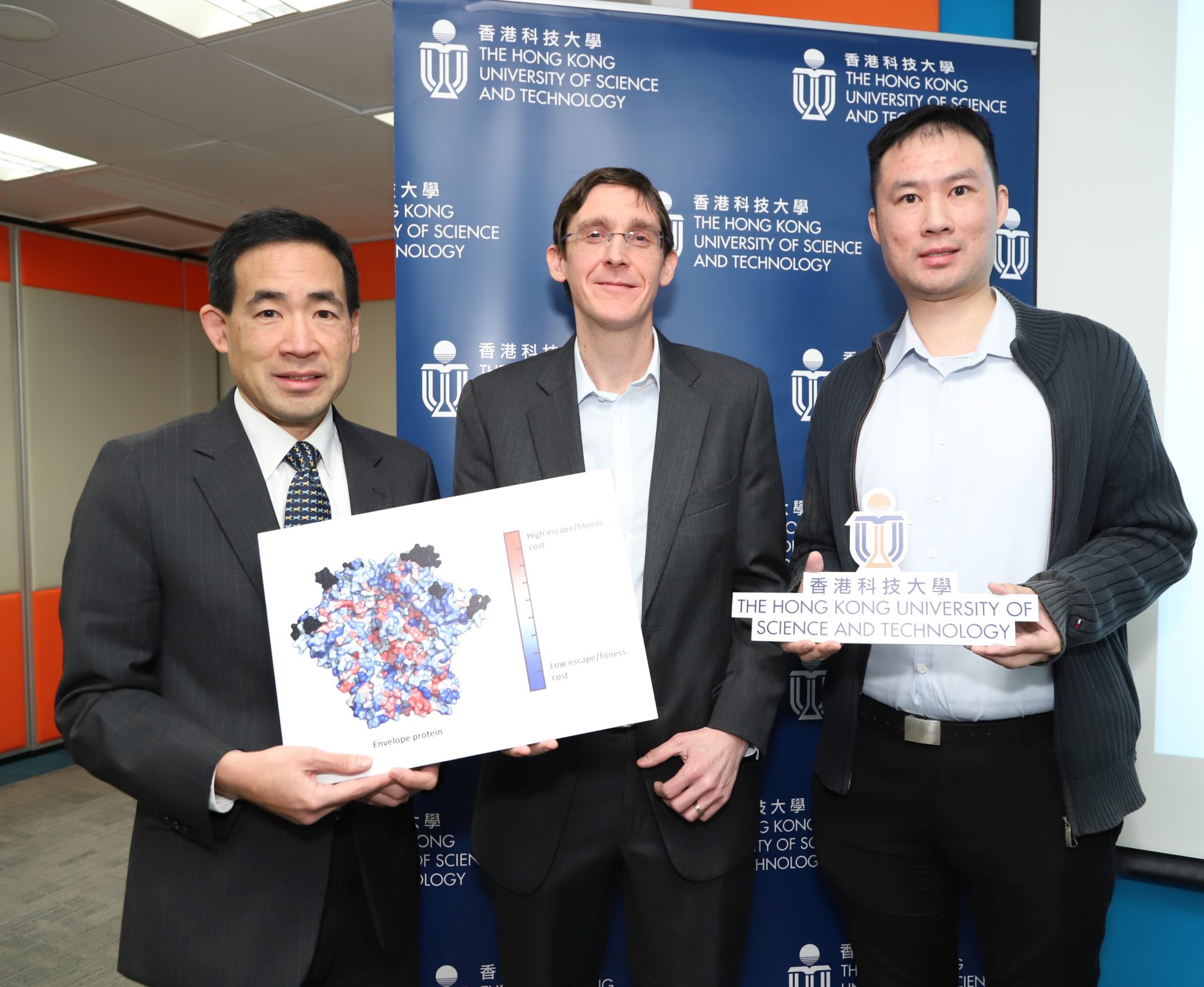  (左起) 科大电子及计算器工程学系主任施毅明教授、电子及计算器工程学系兼化学及生物工程学系夏利莱博士副教授Matthew McKay，以及是电子及计算器工程学系的研究助理教授以及科大高等研究院的青年学人雷可业