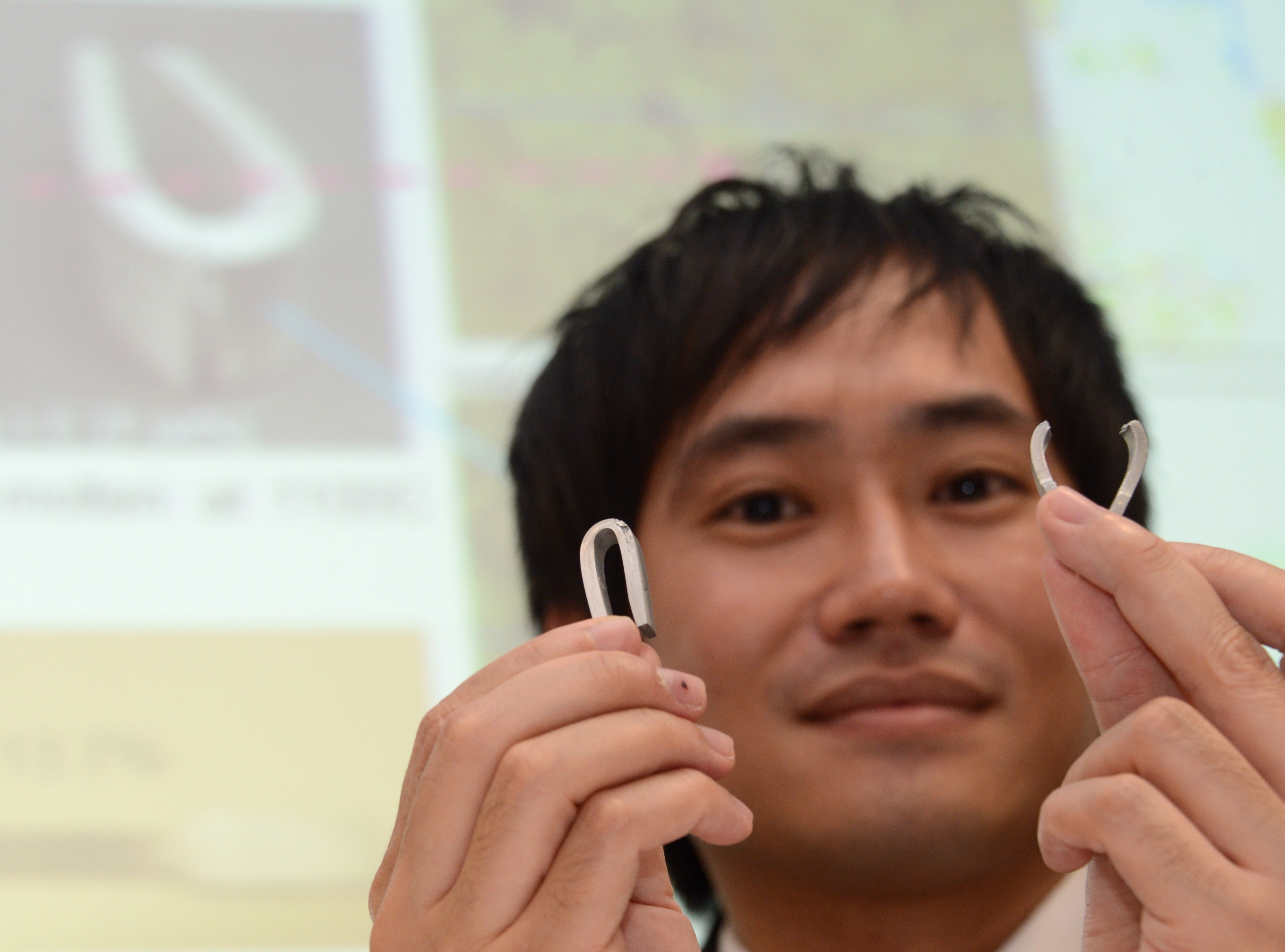  土木及环境工程学系陈锐斌教授介绍其团队研发的新铝合物