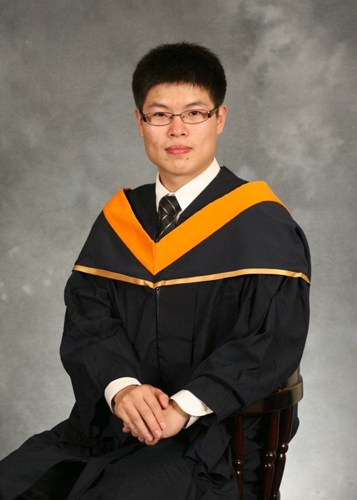 张云飞 2007 年来科大读机械工程研究硕士课程,毕业后一边继续进修博士课程一边创立云洲,直到去年才完成论文答辩,今年正式毕业。