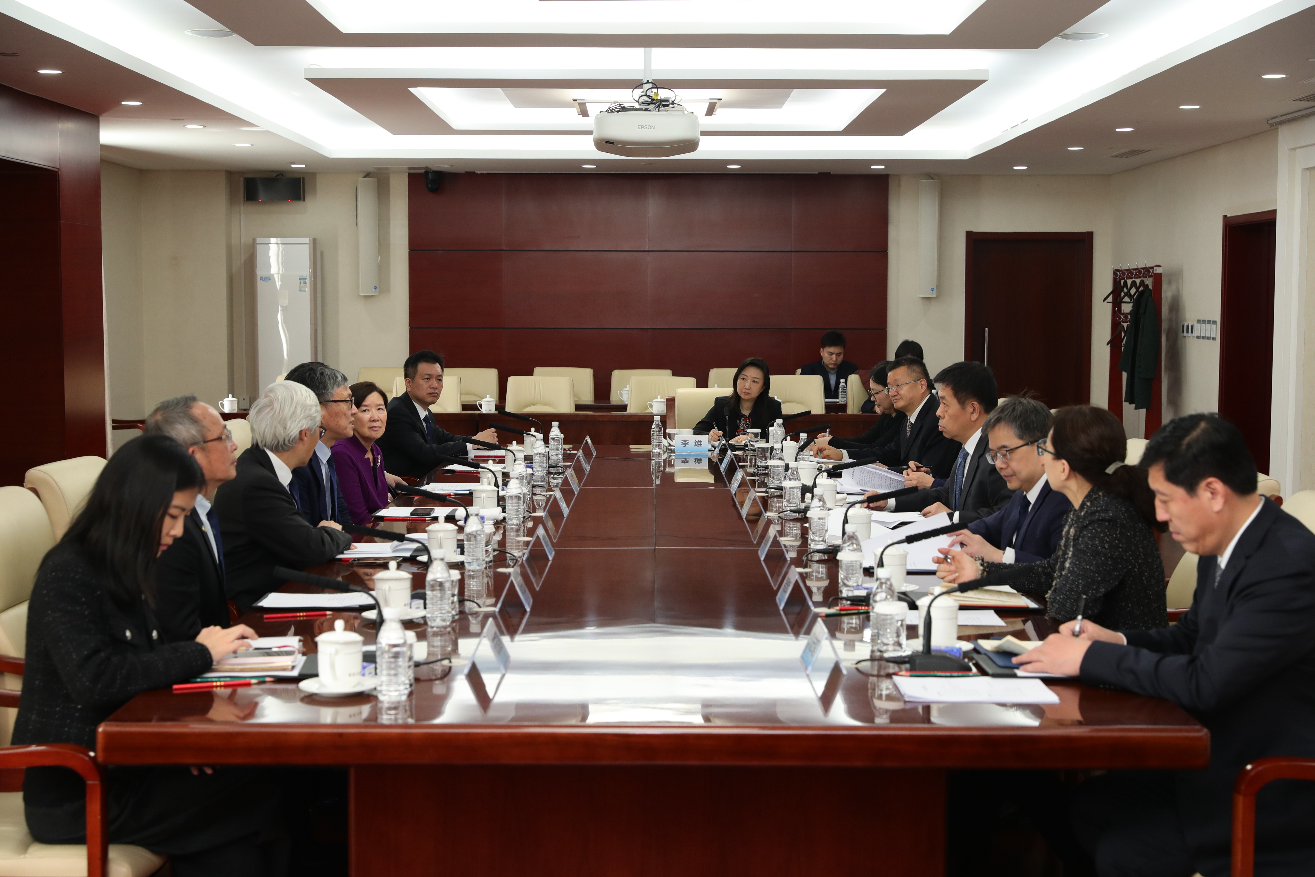 国家卫生健康委员会主任雷海潮与香港科技大学代表开展座谈