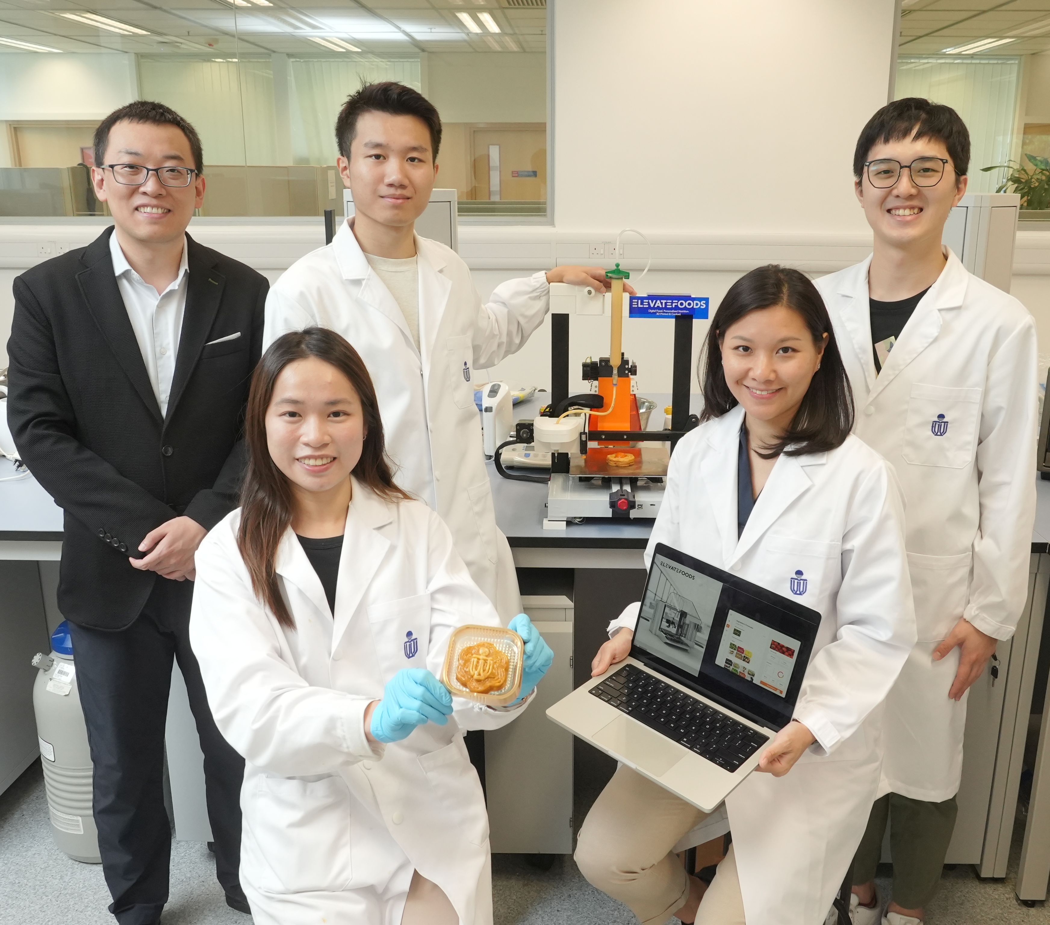 The research team from the Division of Integrative Systems and Design (ISD) at HKUST comprised Prof. Mitch LI Guijun, ISD Assistant Professor (back row, first from left), and Connie LEE Kong-Wai (first row, right), the paper’s first author and a PhD student in ISD.