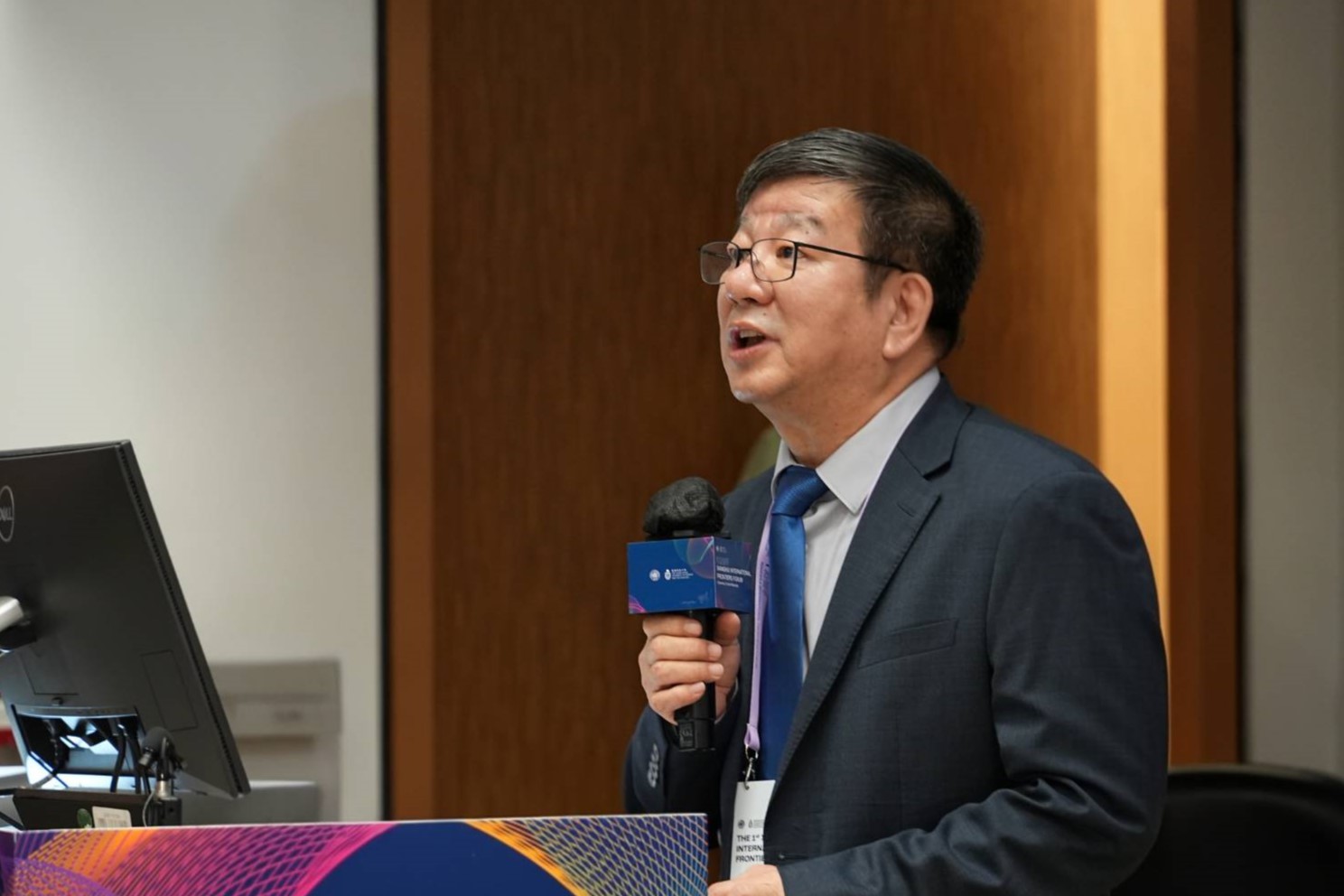 复旦大学相辉研究院院长兼智能材料与未来能源创新学院院长及相辉创新前沿国际论坛大会主席赵东元教授。