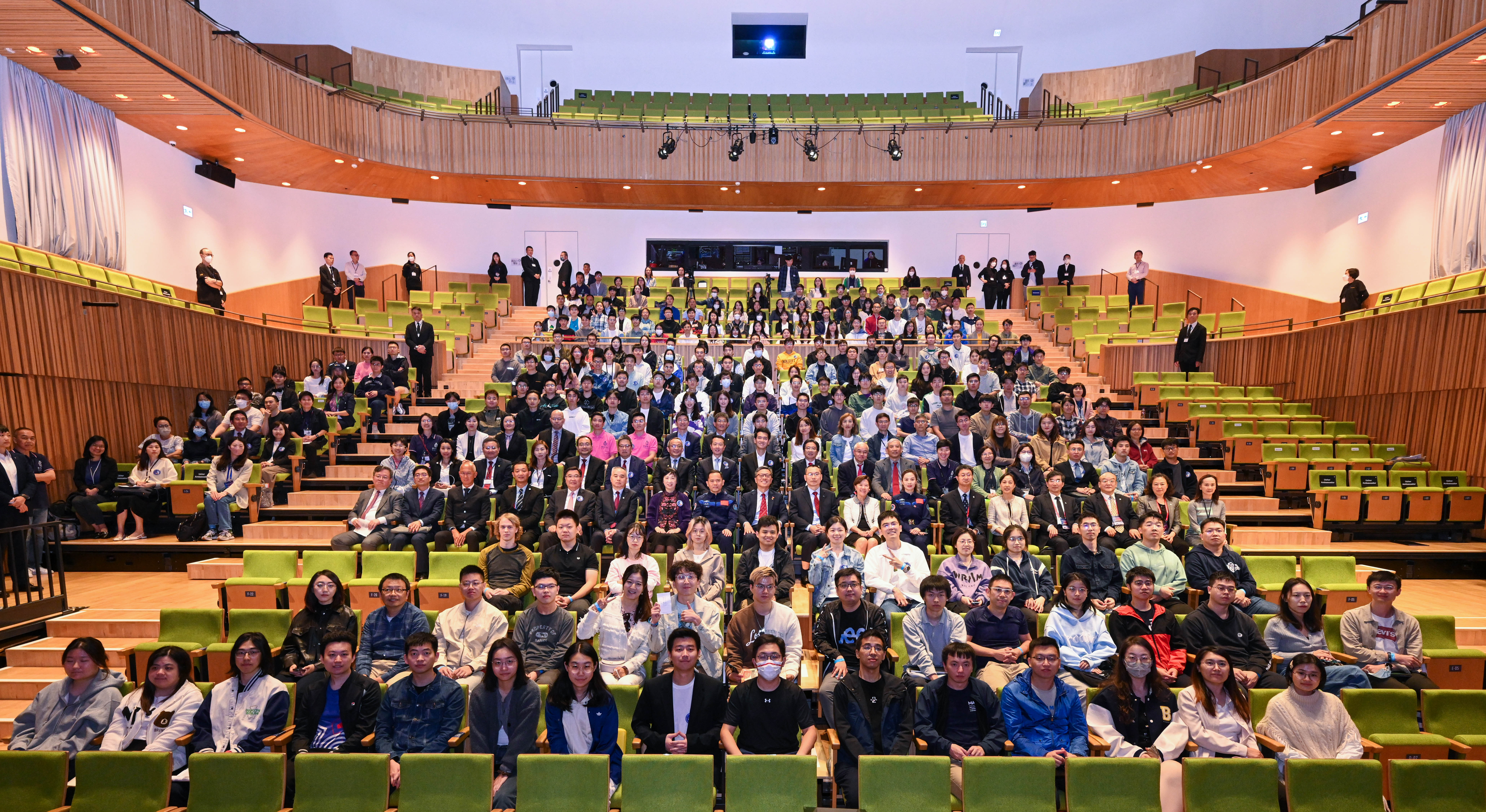 The China Manned Space delegation continued their visit in Hong Kong today (November 30). Photo shows Shenzhou-15 astronaut Mr Zhang Lu (fourth row, eighth left); Shenzhou-13 astronaut Ms Wang Yaping (fourth row, seventh right); the Permanent Secretary for Education, Ms Michelle Li (fourth row, seventh left); the Council Chairman of the Hong Kong University of Science and Technology Professor, Harry Shum (fourth row, tenth right); the President of the Hong Kong University of Science and Technology, Professo