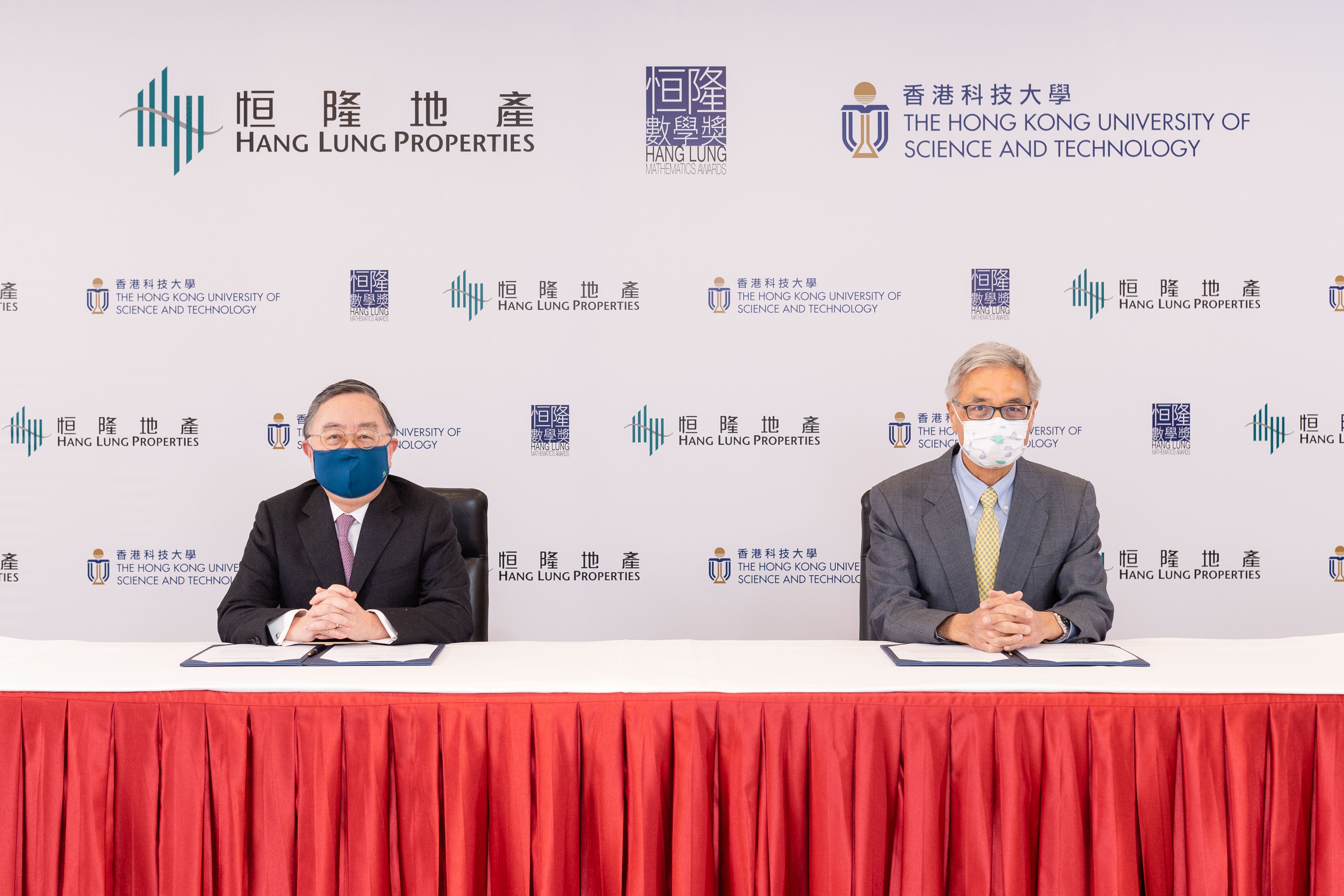Mr. Ronnie C. CHAN, Chair of Hang Lung Properties(left), and Professor Wei SHYY, President of HKUST(right), announcing their partnership to co-organize HLMA and nurture talented young mathematics and science students in Hong Kong