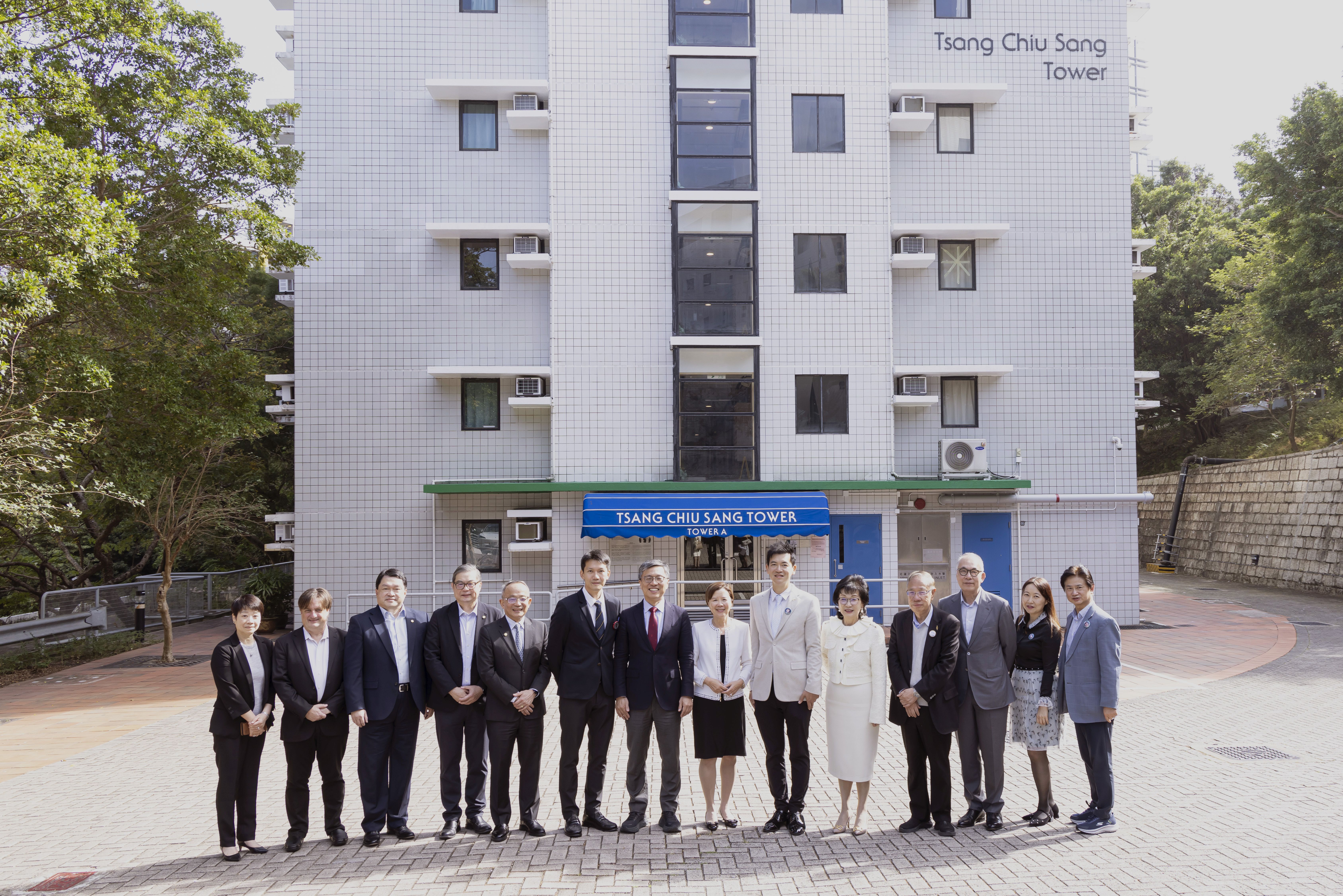 Group photo of HKUST representatives and donors at Tsang Chiu Sang Tower. They are  officiating guests Prof. Harry Shum (seventh left); Prof. Nancy Ip (seventh right); Ms. Edith Shih (fifth right); Mr. Terry Tsang (sixth right); Mr. Terence Tsang (sixth left); and other senior members of the University including Vice-President for Administration and Business Prof. TAM Kar-Yan (fourth left), Vice-President for Research and Development Prof. Tim CHENG (fifth left), Vice-President for Institutional Advancement