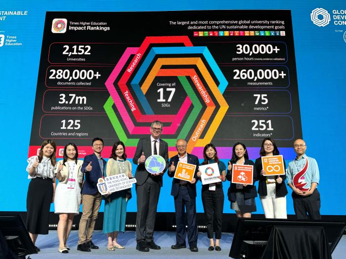 The HKUST delegation, including Prof. WANG Yang, Vice-President for Institutional Advancement (VPIA) (fifth right), Dr. Alison LLOYD, Associate Provost (Institutional Data and Research) (fourth left), Ms. Daisy CHAN, Associate Vice-President (Global Engagement and Communications) (fourth right), and Mr. Marcus LEUNG-SHEA, Acting Director of Sustainability/Net-Zero Office (third left), celebrates the University’s remarkable achievement in Times Higher Education (THE)’s latest Impact Rankings with Mr. Duncan 
